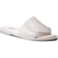 Klapki MELISSA - Soul Ad 32343 Beige 01865. Szare klapki damskie Melissa, bez wzorów, z tworzywa sztucznego, bez obcasa, na obcasie. W wyprzedaży za 179,00 zł.