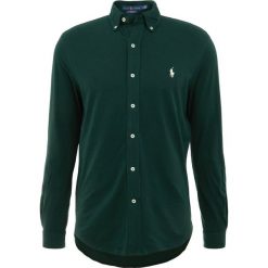 Polo Ralph Lauren FEATHERWEIGHT Koszula college green. Zielone koszule męskie marki Polo Ralph Lauren, m, z bawełny, polo. Za 459,00 zł.