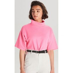 Bluzka oversize z golfem - Różowy. Różowe bluzki damskie Cropp, s, bez wzorów, bez rękawów. Za 49,99 zł.