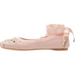 Baleriny damskie lakierowane: Topshop KISSES Baleriny z zapięciem nude