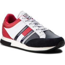 Sneakersy Tommy Jeans Casual Retro Sneaker EN0EN00317. Niebieskie półbuty damskie Tommy Jeans, na co dzień, bez wzorów, z jeansu, retro, bez obcasa, bez zapięcia. W wyprzedaży za 239,00 zł.