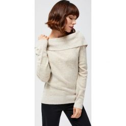 Sweter z ozdobnym dekoltem. Brązowe swetry damskie Moodo, s, bez wzorów, bez rękawów, bez kaptura. Za 19,99 zł.