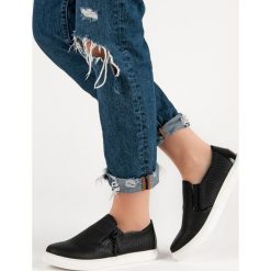 CZARNE TRAMPKI SLIP ON. Czarne trampki damskie slip on marki producent niezdefiniowany. Za 40,90 zł.