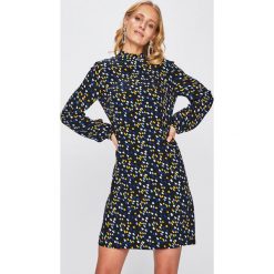 Tommy Hilfiger - Sukienka. Czarne sukienki damskie TOMMY HILFIGER, na co dzień, bez wzorów, z wiskozy, casualowe, bez kołnierzyka, bez rękawów, mini, proste. Za 749,90 zł.