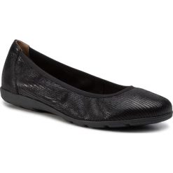 Baleriny CAPRICE - 9-22150-23 Black Reptile 010. Czarne baleriny damskie Caprice, bez wzorów, ze skóry, bez obcasa. W wyprzedaży za 169,00 zł.