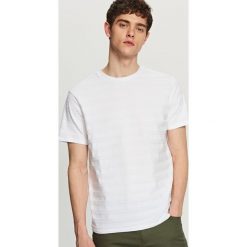 T-shirty męskie: T-shirt w strukturalne pasy – Biały