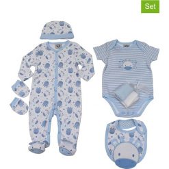 7-częściowy zestaw "Giraffe" w kolorze błękitno-białym. Niebieskie body niemowlęce z aplikacjami, z bawełny. W wyprzedaży za 49,95 zł.