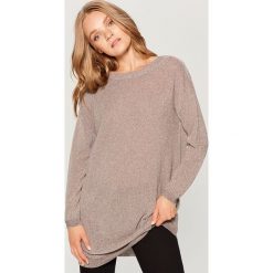 Sweter z wycięciem na plecach - Beżowy. Brązowe swetry klasyczne damskie marki Mohito, l, z dekoltem na plecach. W wyprzedaży za 79,99 zł.