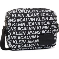 Torebka Calvin Klein Jeans Ckj Sport Essentials Camerbag K60K606812. Czarne listonoszki damskie Calvin Klein Jeans, bez wzorów, z jeansu, sportowe, bez dodatków. W wyprzedaży za 199,00 zł.