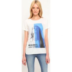 T-shirt krótki rękaw damski z nadrukiem, gładki. Białe t-shirty damskie DRYWASH, s, z nadrukiem, klasyczne, z klasycznym kołnierzykiem. W wyprzedaży za 24,99 zł.