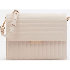 Torebka crossbody z miękkiej imitacji skóry - Kremowy. Białe torebki klasyczne damskie Mohito, bez wzorów, ze skóry, bez dodatków. Za 119,99 zł.