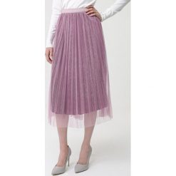 Różowa Spódnica Lytton. Różowe spódniczki damskie Born2be, s, z weluru, eleganckie, midi, rozkloszowane. Za 99,99 zł.