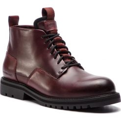 Trzewiki G-STAR RAW - Core Derby Boot D11777-A850-593 Plum. Czerwone półbuty męskie G-Star RAW, bez wzorów, ze skóry ekologicznej, eleganckie, bez zapięcia. W wyprzedaży za 449,00 zł.