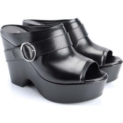 Twin-Set Sandały. Szare czółenka damskie Twin Set, bez wzorów, ze skóry, bez obcasa, na platformie. Za 299,00 zł.