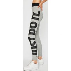 Nike Sportswear - Legginsy. Szare spodnie damskie Nike Sportswear, s, z nadrukiem, z elastanu. W wyprzedaży za 119,90 zł.