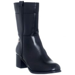 Botki w kolorze czarnym. Czarne botki damskie Rocco Barocco & Gai Mattiolo, bez obcasa, na obcasie, bez zapięcia. W wyprzedaży za 215,95 zł.