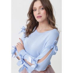 Niebieski Sweter Let Me Explain. Niebieskie swetry damskie Born2be, na wiosnę, s, bez wzorów, bez rękawów, długie, bez kaptura. Za 59,99 zł.