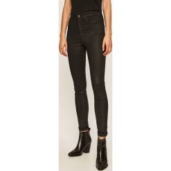 Wrangler - Jeansy Body Bespoke. Czarne jeansy damskie Wrangler, z podwyższonym stanem. W wyprzedaży za 239,90 zł.