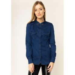 Koszula Guess Lalima W01H11 D24K5. Niebieskie bluzki damskie Guess, l, z aplikacjami, z elastanu, bez kołnierzyka, bez rękawów. W wyprzedaży za 339,00 zł.