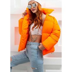 Kurtka TIZY ORANGE. Pomarańczowe kurtki damskie IVET, na zimę, m, bez wzorów, z materiału. W wyprzedaży za 79,00 zł.