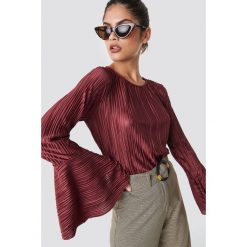 Rut&Circle Plisowany top z dużym rękawem - Red. Czerwone topy damskie marki Rut&Circle, bez wzorów, z okrągłym kołnierzem. Za 121,95 zł.