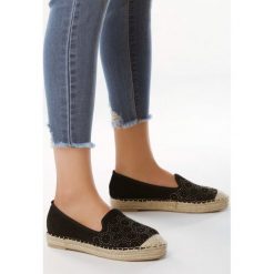 Czarne Espadryle Reportedly. Czarne espadryle damskie Born2be, z aplikacjami, z nubiku, bez obcasa, na płaskiej podeszwie. Za 59,99 zł.