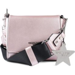 Torebka Trussardi Jeans. Różowe nerki damskie Trussardi Jeans, bez wzorów, z jeansu, klasyczne, małe, bez dodatków. Za 469,00 zł.