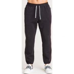 SPODNIE DRESOWE Emporio Armani. Czarne spodnie męskie m, z aplikacjami, z dresówki. Za 565,00 zł.