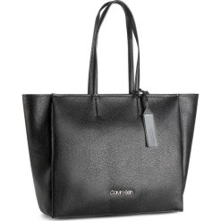 Torebka CALVIN KLEIN - Sided Shopper K60K605313 001. Czarne torby damskie na zakupy Calvin Klein, bez wzorów, ze skóry ekologicznej, klasyczne, bez dodatków. Za 699,00 zł.
