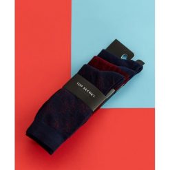 Skarpetki męskie. Czerwone skarpetki męskie Top Secret, bez wzorów, z dzianiny. Za 29,99 zł.