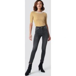 Spodnie damskie: NA-KD Jeansy Skinny Mid Waist - Grey