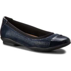 Baleriny CLARKS - Neenah Garden 261288614 Navy Nubuck. Niebieskie baleriny damskie Clarks, bez wzorów, ze skóry, bez obcasa. W wyprzedaży za 259,00 zł.