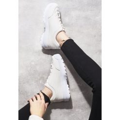 Białe Sneakersy Waves All Night. Białe sneakersy damskie Born2be, z jeansu. Za 79,99 zł.
