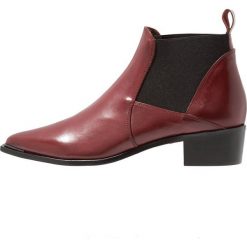 Copenhagen Ankle boot bordeaux. Czerwone botki damskie marki Copenhagen, ze skóry, bez obcasa, bez zapięcia. Za 839,00 zł.