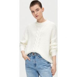Gruby sweter oversize - Kremowy. Białe swetry damskie Cropp, s, bez wzorów, bez rękawów, bez kaptura. Za 89,99 zł.