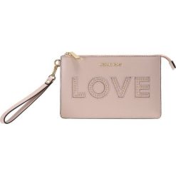 MICHAEL Michael Kors GUSSET WRISTLET Kopertówka soft pink. Różowe kopertówki damskie marki MICHAEL Michael Kors, bez wzorów, bez dodatków. Za 529,00 zł.