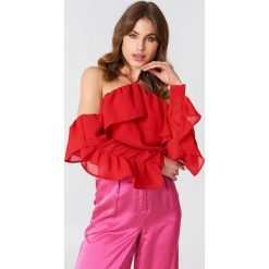 NA-KD Boho Bluzka z falbanką na rękawach - Red. Czerwone bluzki damskie marki NA-KD Boho, z aplikacjami, z poliesteru, boho, z falbankami, bez rękawów. W wyprzedaży za 30,47 zł.