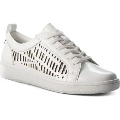 Sneakersy CALVIN KLEIN - Denise E5593 Platinum White. Białe półbuty damskie Calvin Klein, bez wzorów, ze skóry ekologicznej, bez obcasa, na płaskiej podeszwie, bez zapięcia. W wyprzedaży za 359,00 zł.