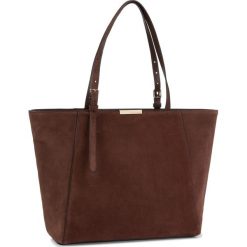 Torebka COCCINELLE - FR1 Cher Suede E1 FR1 11 01 01 Chocolate W05. Pomarańczowe torebki klasyczne damskie Coccinelle, bez wzorów, ze skóry, klasyczne, na ramię, bez dodatków. Za 1249,00 zł.