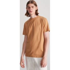 T-shirt z bawełny merceryzowanej - Beżowy. Brązowe t-shirty męskie Reserved, s, bez wzorów, z bawełny, bez kołnierzyka. Za 59,99 zł.