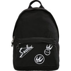 McQ Alexander McQueen Plecak black. Czarne plecaki męskie marki McQ Alexander McQueen, bez wzorów. W wyprzedaży za 839,30 zł.