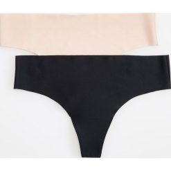 Bezszwowe stringi 2 pack - Czarny. Czarne stringi damskie marki Reserved, s, bez wzorów. Za 39,99 zł.
