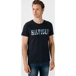 Tommy Hilfiger Koszulka Niebieski. Niebieskie podkoszulki męskie TOMMY HILFIGER, xxl, z nadrukiem, z bawełny, z krótkim rękawem. Za 187,95 zł.