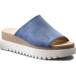 Klapki GABOR - 83.613.36 Jeans. Niebieskie klapki damskie marki Gabor, bez wzorów, z jeansu, bez obcasa, na obcasie. W wyprzedaży za 229,00 zł.
