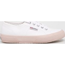 Superga - Tenisówki. Białe trampki i tenisówki damskie Superga, bez wzorów, z gumy, na sznurówki. W wyprzedaży za 119,90 zł.