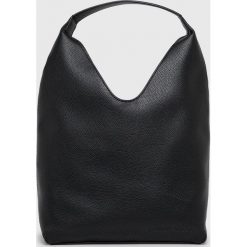 Calvin Klein Jeans - Torebka. Czarne torebki klasyczne damskie Calvin Klein Jeans, bez wzorów, z jeansu, casualowe, na ramię, duże, bez dodatków. W wyprzedaży za 479,90 zł.