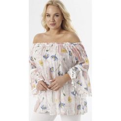 Łososiowa Bluzka Theldelia. Różowe bluzki damskie Born2be, xl, bez wzorów, bez kołnierzyka, bez rękawów. W wyprzedaży za 99,99 zł.