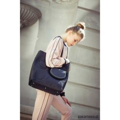 Shopper ze skóry Sugar Tote czarna z nitami. Czarne shopper bag damskie Pakamera, ze skóry, na ramię. Za 545,00 zł.