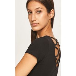 Only - T-shirt. Czarne bluzki damskie ONLY, s, bez wzorów, z elastanu, casualowe, z okrągłym kołnierzem. W wyprzedaży za 59,90 zł.