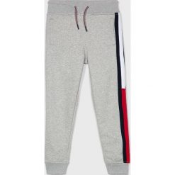 Tommy Hilfiger - Spodnie dziecięce 128-176 cm. Szare spodnie chłopięce TOMMY HILFIGER, bez wzorów, z elastanu. W wyprzedaży za 179,90 zł.